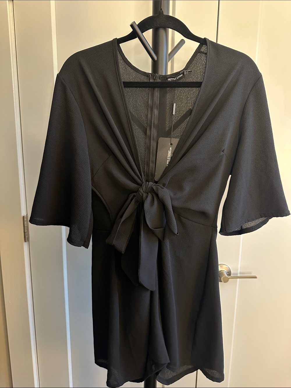 Pretty little thing Black Tie-Front Romper